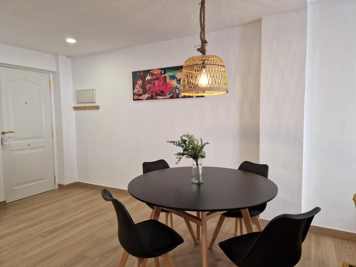 Pavone Apartments Малага Екстер'єр фото
